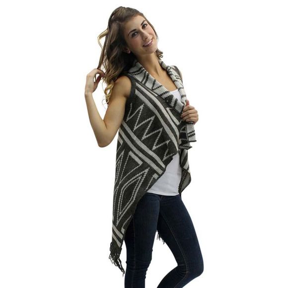 Gray & White Chevron Pattern Knit Sleeveless Vest - Picture 2 of 4